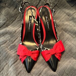 Beverly Feldman Black and Red Bow Heels size 8